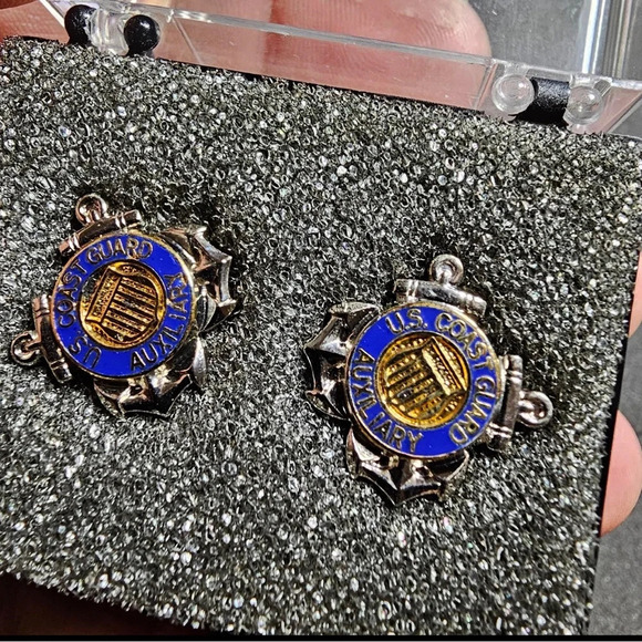 Coast Guard Auxillary Emblem Earings Metalic Silver Tone In Case New Without Tag - Picture 1 of 7